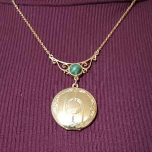 Vintage Sarah Coventry locket necklace.